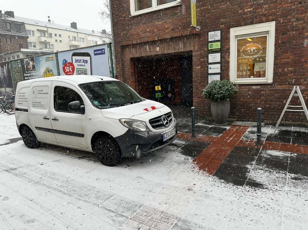 Fahrzeug von Kaster’s Gebäudeservice im Winterdienst