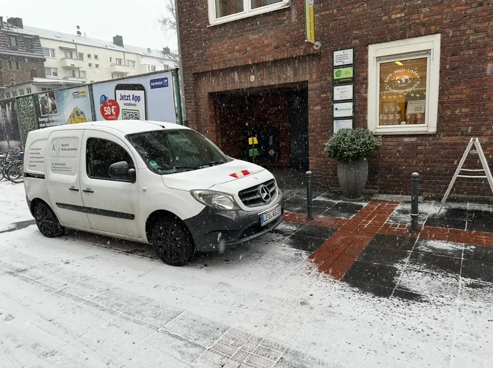 Fahrzeug von Kaster’s Gebäudeservice im Winterdienst